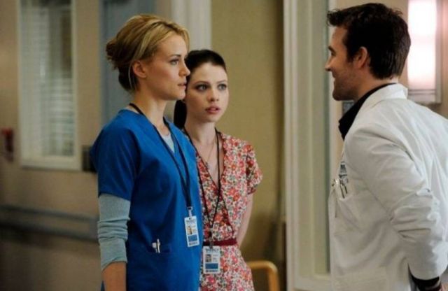 نجم عالمي يروي رحلته الصعبة مع السرطان.. المرض غير شكله