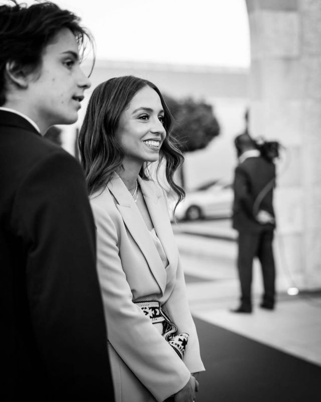 الأميرة إيمان بالبدلة 