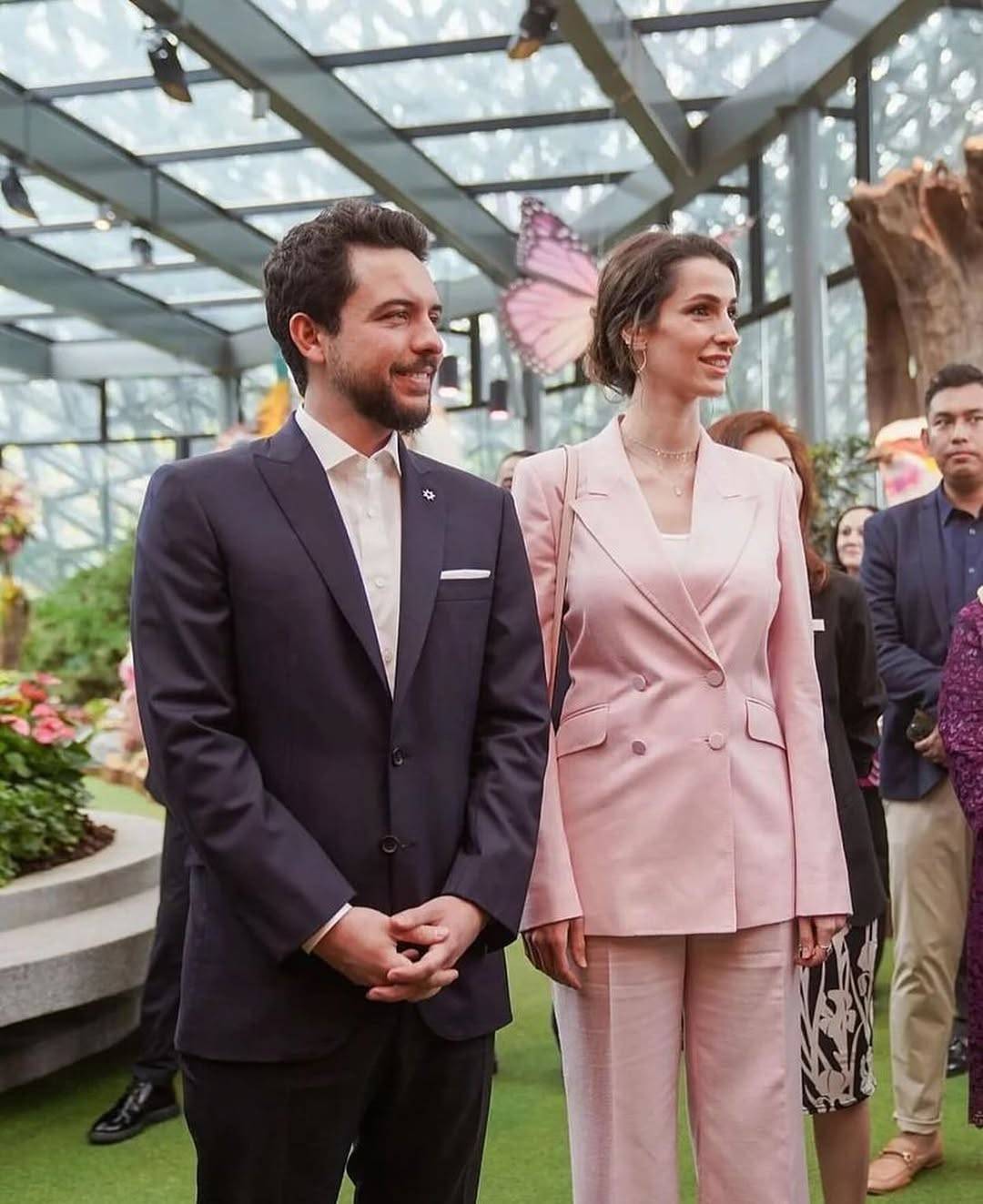 البدلات الكلاسيكية: نقطة ضعف الأميرة رجوة وتوقيعها الأنيق