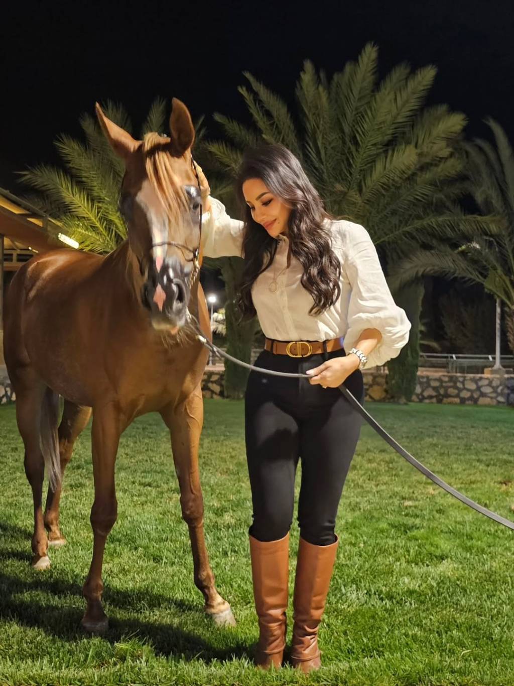 لجين عمران بإطلالة مميزة في الأردن: أناقة تنبض بأصالة الفروسية