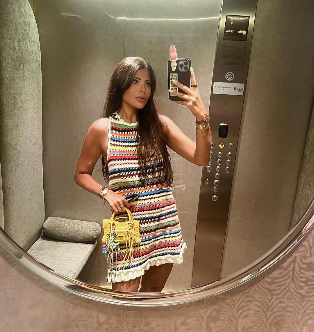 العنود بدر ولمى العقيل: إطلالات البحر بأسلوب فاشينيستات الخليج