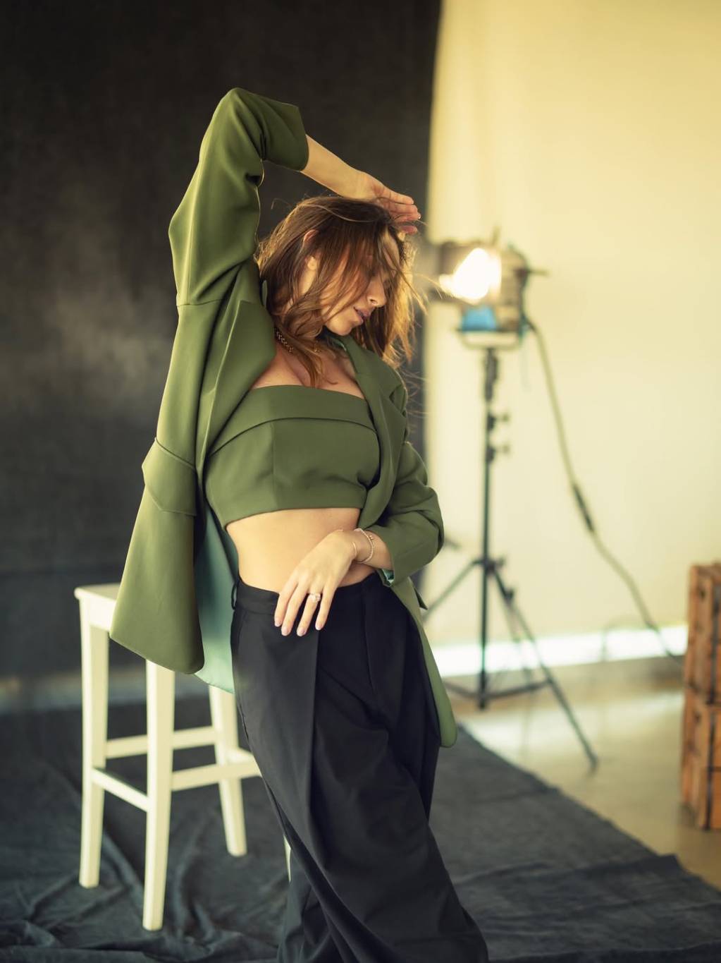 دانييلا رحمة بإطلالة تجمع بين العصرية والكلاسيكية بكل أناقة