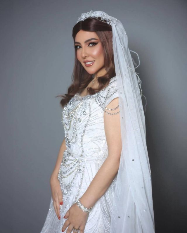 مي كساب تكشف سرّ ظهورها بفستان الزفاف