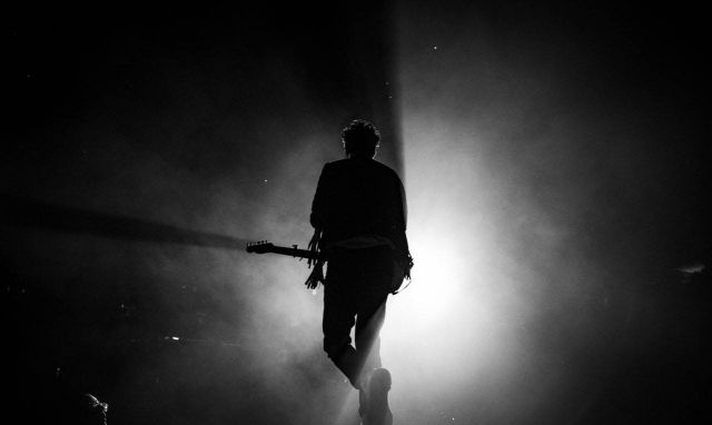 بعد واقعة راغب علامة... زوجة مطرب شهير تثير الجدل بتعليقها