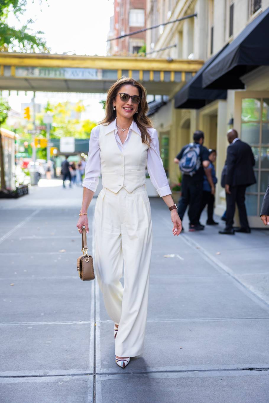 الملكة رانيا والبدلة: أنوثة طاغية وأناقة استثنائية