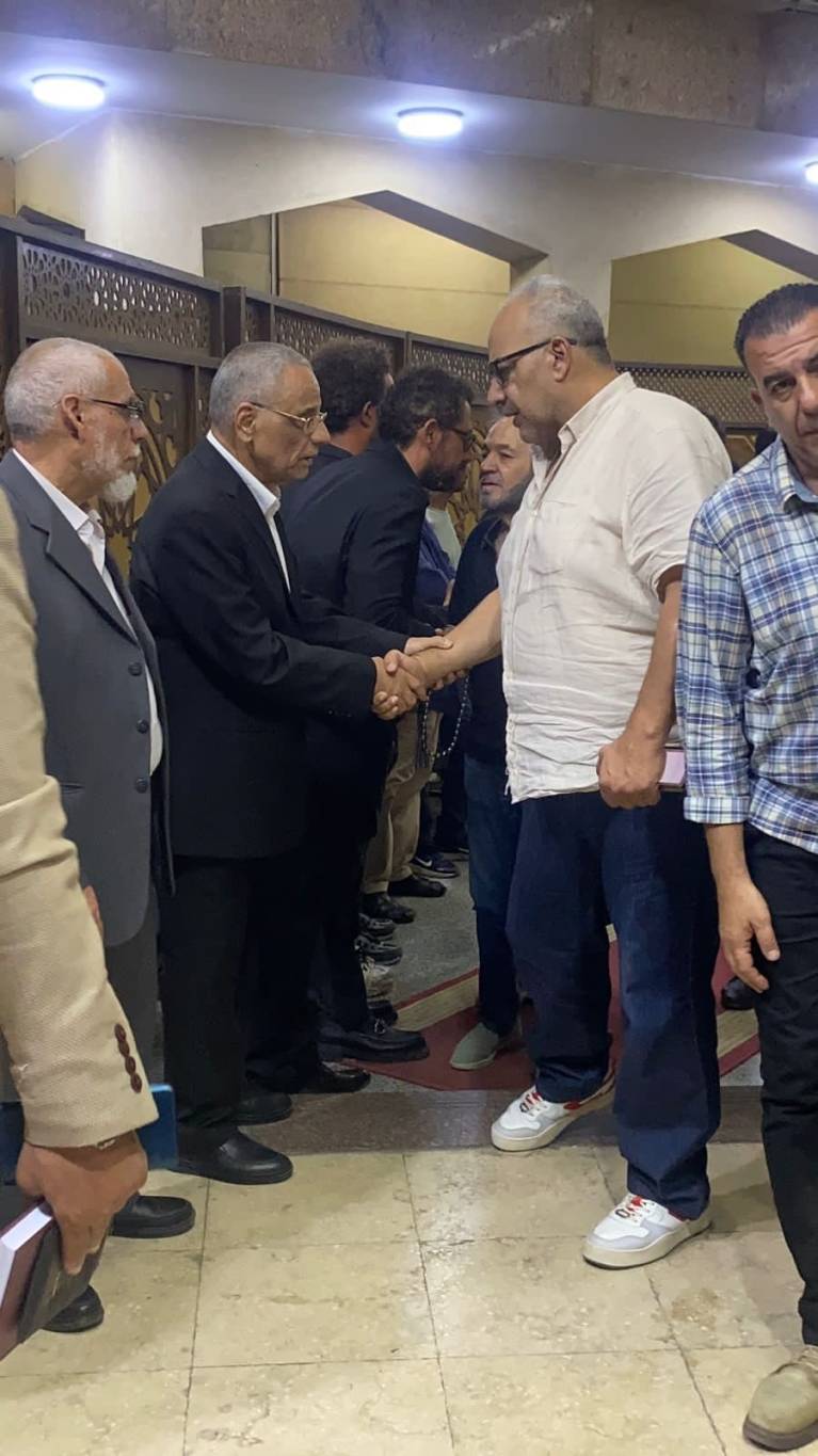 بيومي فؤاد يقدّم واجب العزاء