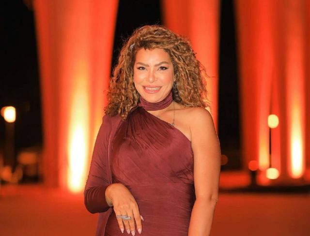 ألفت عمر تكشف عن تعرضها للسرقة في باريس.. ما القصة؟