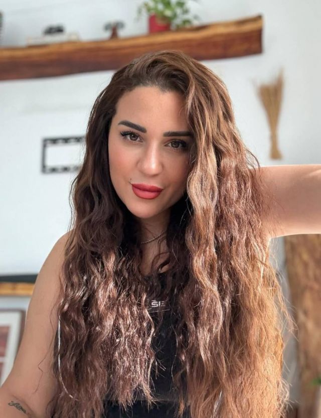 أسما شريف منير تهاجم مظاهر الاستعراض في الساحل