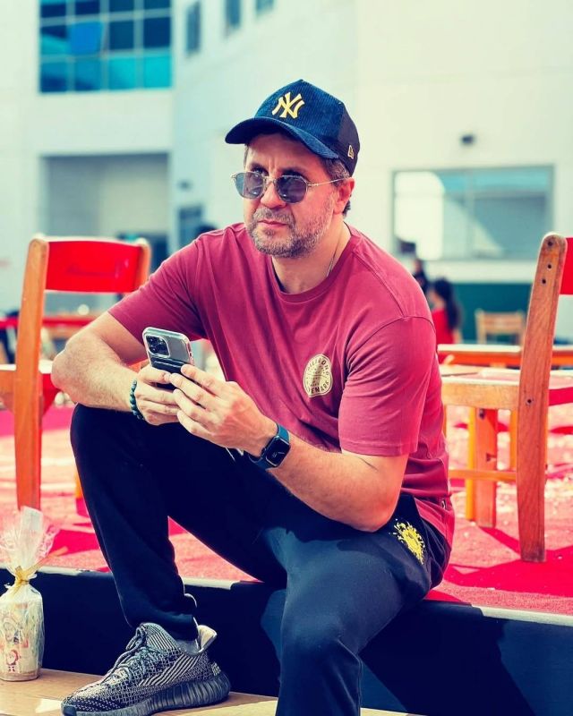 هشام يكشف عن مكالمة عادل إمام (فيديو)