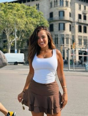 آية سليم نجمة كليب تامر حسني تنشر رسالة استغاثة