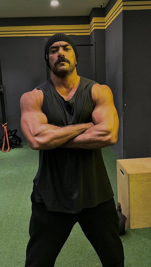 أحمد العوضي يكشف مفاجأة عن مسلسله الرمضاني (فيديو) 