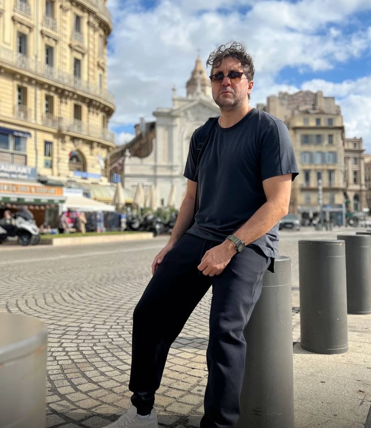 هشام ماجد يوّجه رسالة إلى عمرو دياب ويتحدث عن الجزء الثالث من 