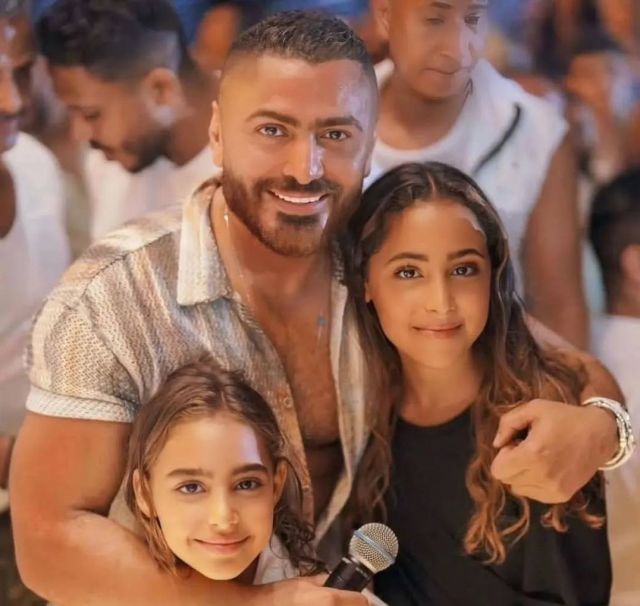 تامر حسني وابنتاه