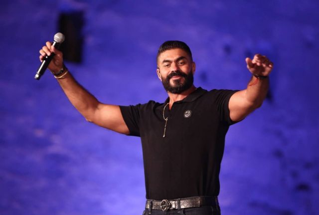 خالد سليم يتفاعل مع الجمهور