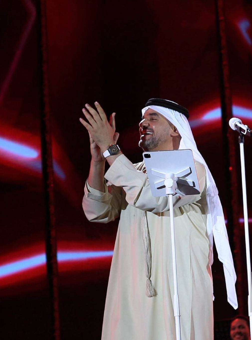 حسين الجسمي يتفاعل مع الجمهور