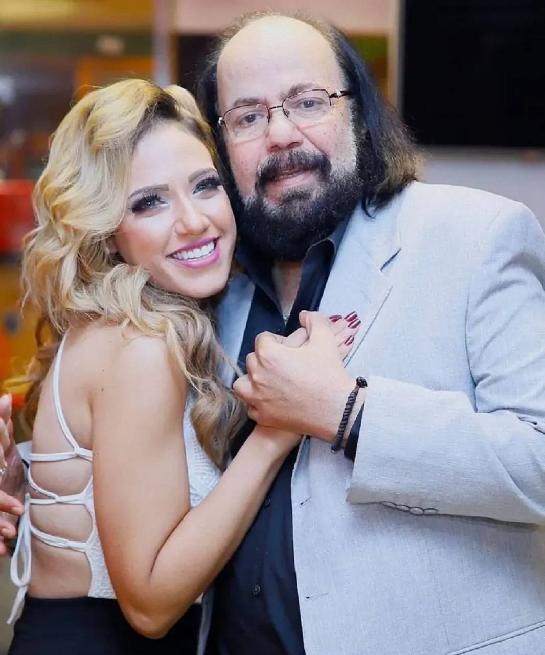 ابنة طلعت زكريا تكشف سرّاً عن ديونه... وعلاقة أحمد فهمي (فيديو)