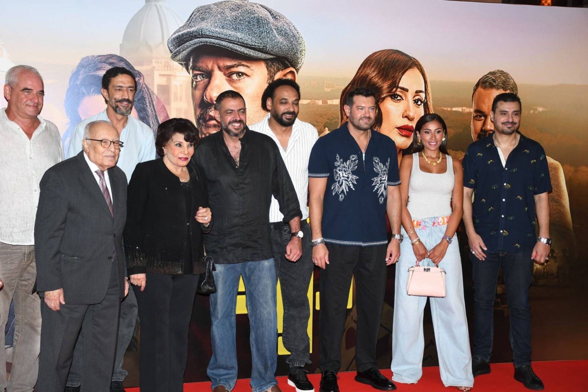 فردوس عبد الحميد ومحمد فاضل مع أبطال فيلم 