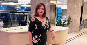 إلهام شاهين توجّه رسالة دعم لأنغام بعد عودتها إلى مصر