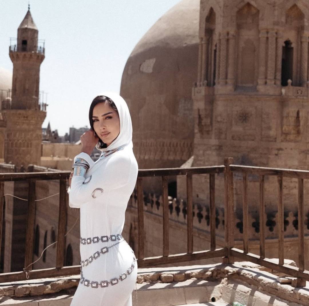 بسمة بوسيل تهاجم منتقديها ووالدتها تدافع عنها 