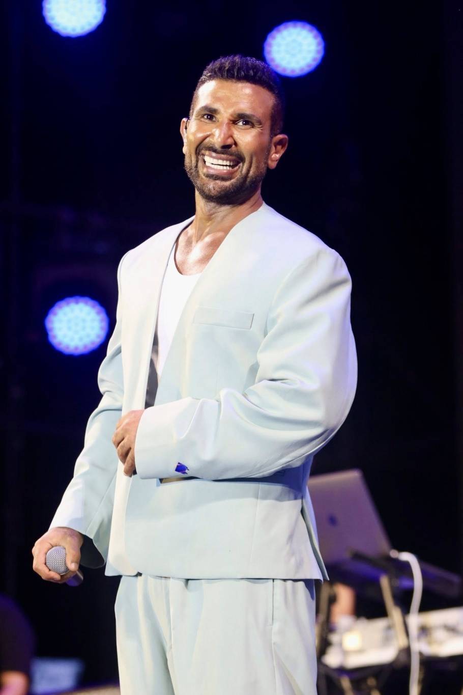 أحمد سعد يعلّق على انضمامه الى لجنة تحكيم The voice (فيديو)