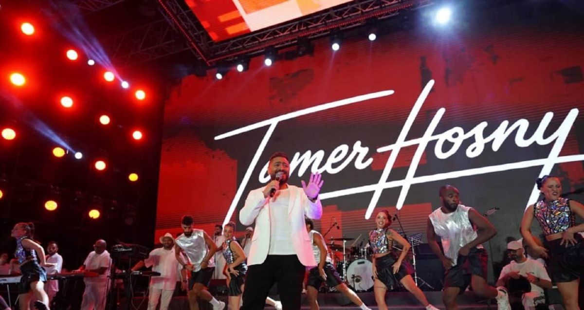 تامر حسني يشعل 