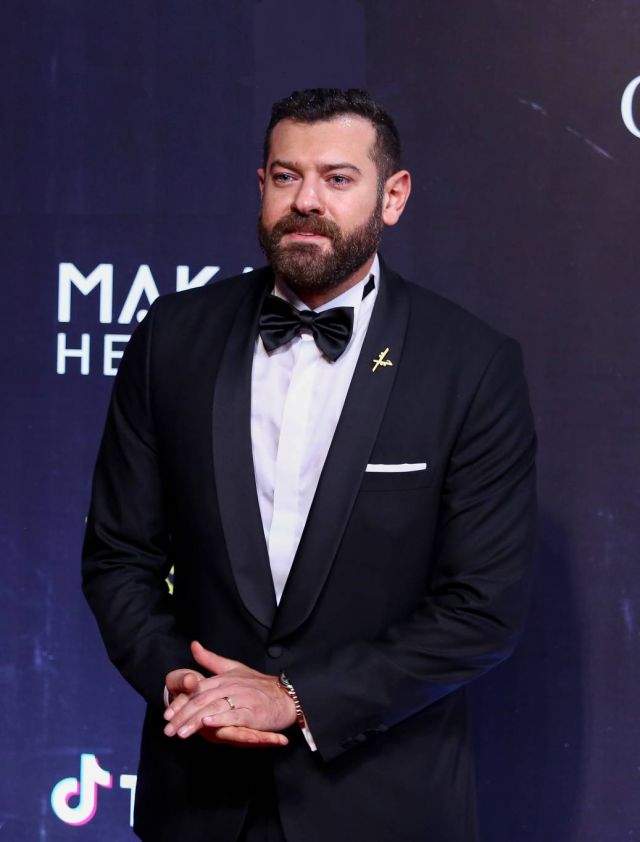 عمرو يوسف يوضح حقيقة تغيير أبطال فيلم 