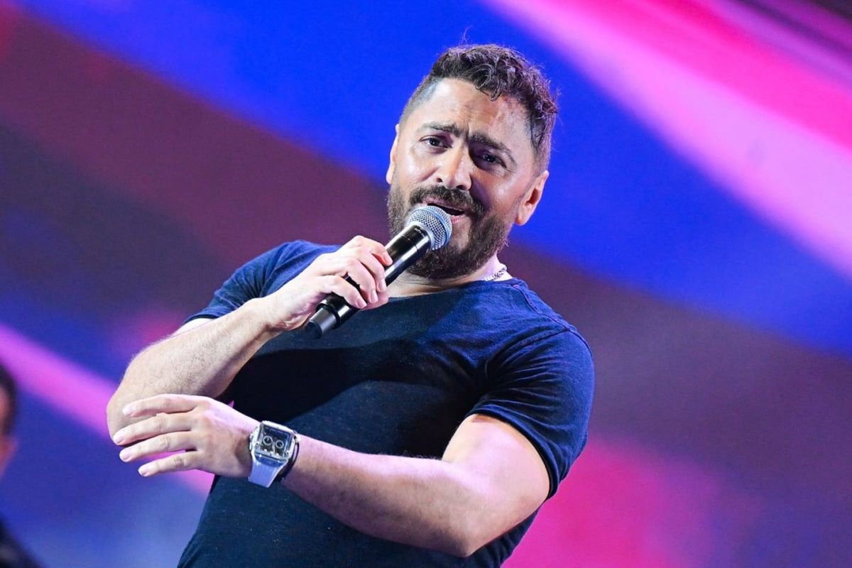 تامر حسني يكشف أسراراً عن علاقته ببسمة بوسيل ومحمد منير (فيديو)