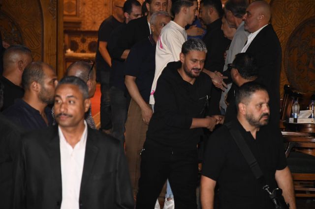 رامز جلال يغادر العزاء