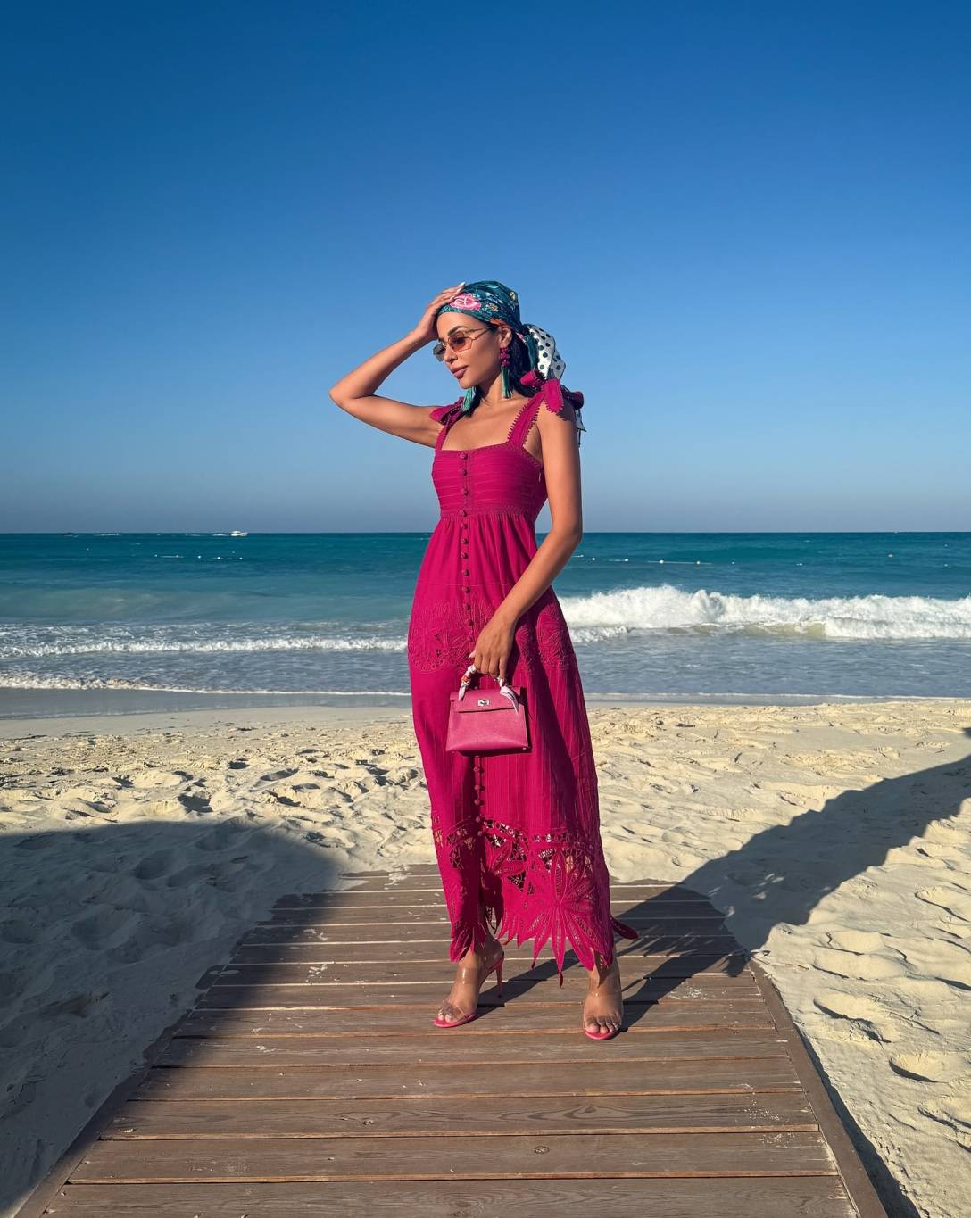 استوحي إطلالاتك الصيفية الأنيقة من مهيرة عبد العزيز في الساحل الشمالي