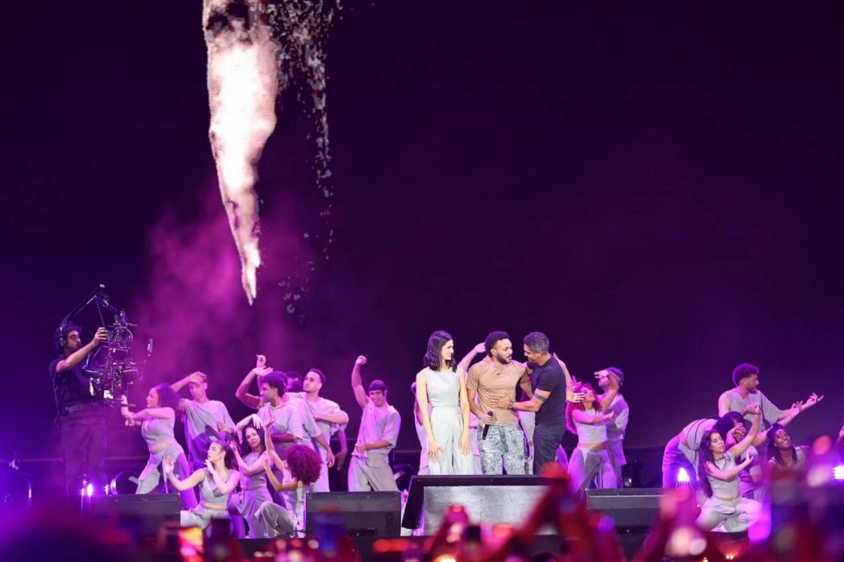 آسر ياسين يثير تساؤلات الجمهور بعد ظهوره مع ويجز في حفل الساحل