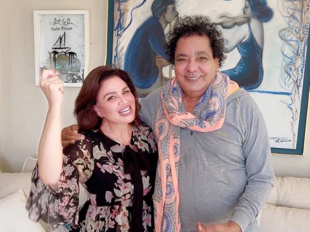 إلهام شاهين تكشف حالة محمد منير الصحية