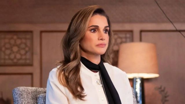 تسريحة شعر الملكة رانيا الطبيعية