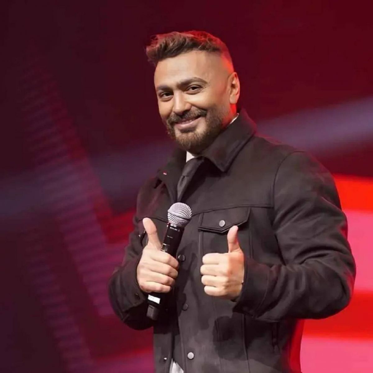 تامر حسني يحقق أمنية فتاة 