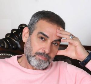أحمد عبد العزيز يتعرض لهجوم وانتقادات بسبب تصرف مع معجب (فيديو)
