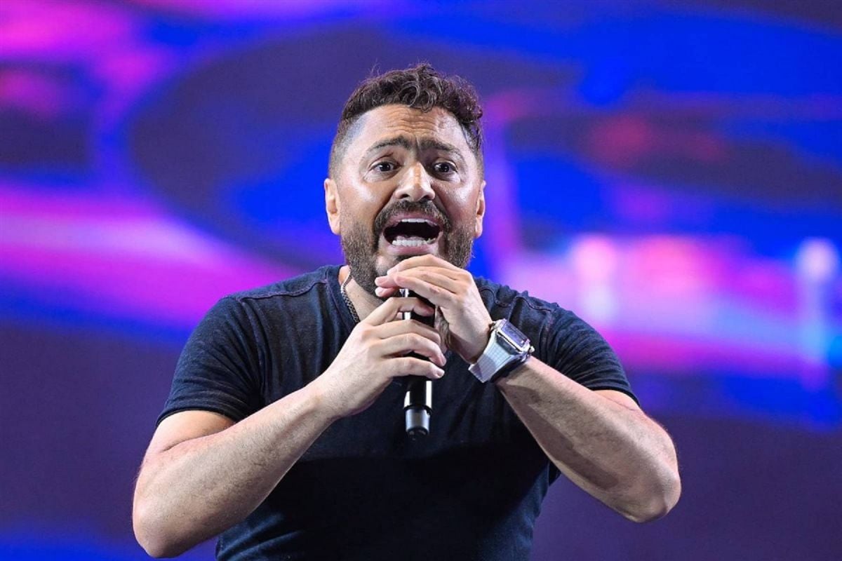 تامر حسني يشهد على عرض زواج رومانسي ويعلن عن مهنته بعد اعتزاله الغناء (فيديو)