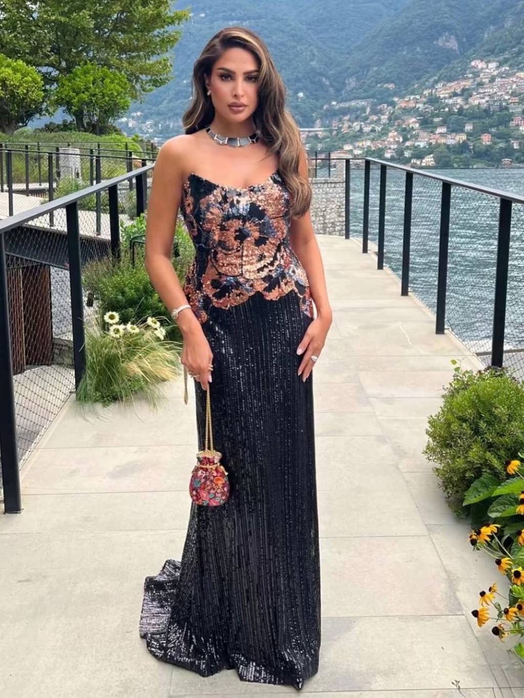 فوز الفهد تتألق بصيحة الترتر الأنيقة في حفل يومي 