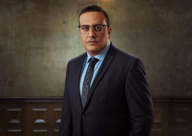 خالد سرحان بتعليق ساخر على صورته مع عمرو دياب