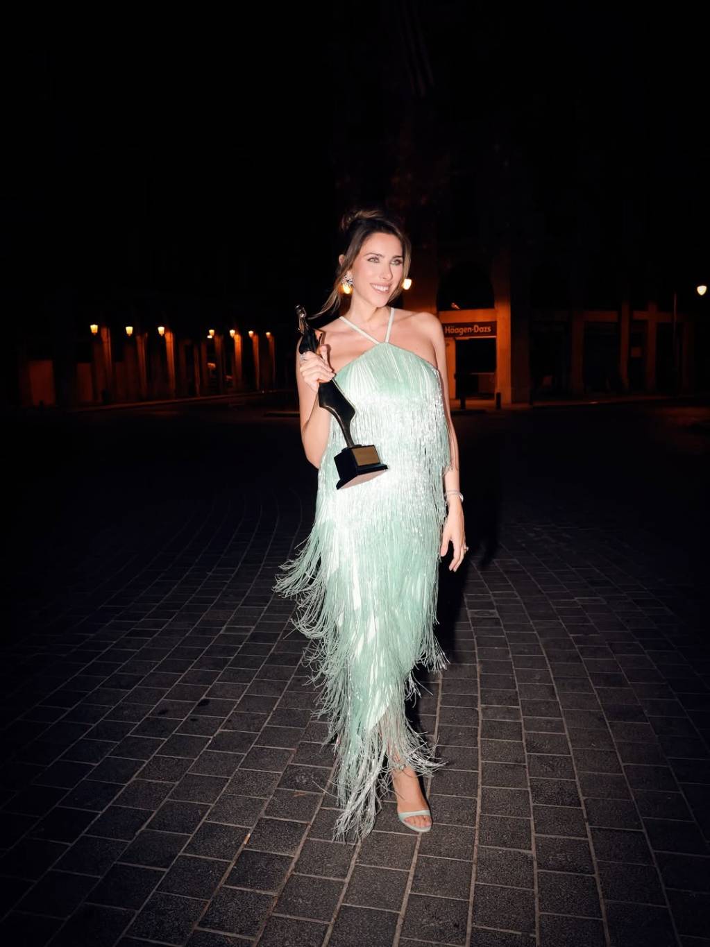 الشراريب تزين اطلالات النجمات العربيات.. إطلالة تنبض بالحركة والأنوثة