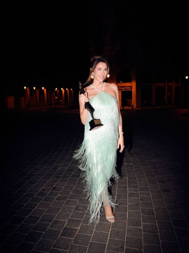 الشراريب تزين اطلالات النجمات العربيات.. إطلالة تنبض بالحركة والأنوثة