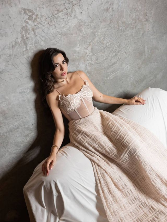 النجمة سارة أبي كنعان