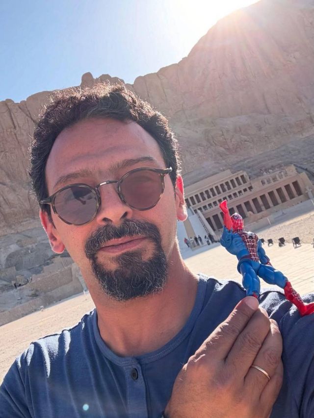 فنان مصري يشرح سبب وفاة تيمور تيمور غرقاً