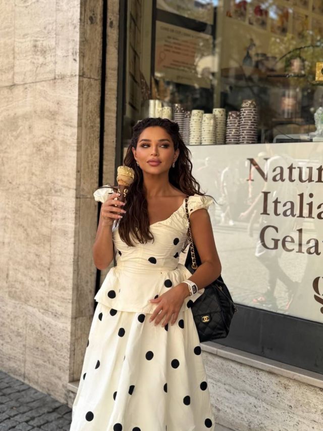 نهى نبيل تتألق بموضة البولكا دوت