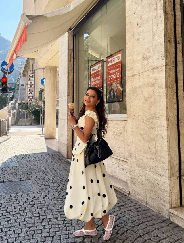 نهى نبيل تتألق بموضة البولكا دوت