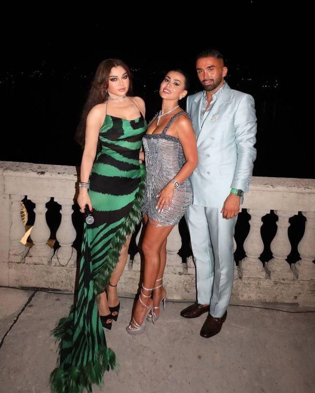 الدكتورة يومي وهيفاء وهبي خلال السهرة