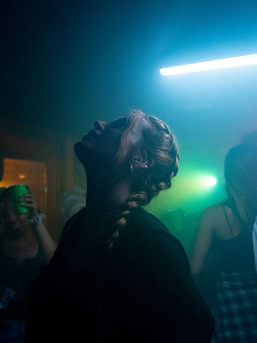 تفاعل كبير مع فيديو لممثلة تطلب يد خطيبها بطريقة رومانسية