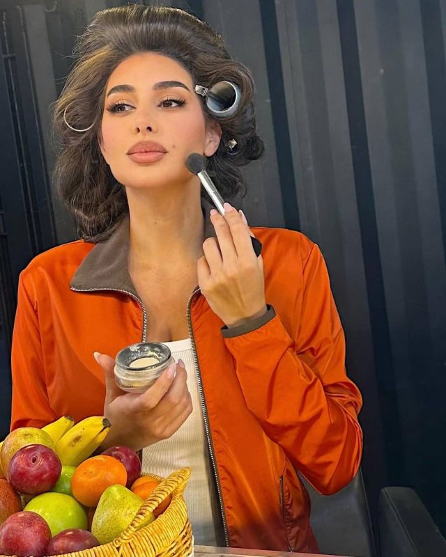 الكحل مع اللوك الرياضي: لمسة أنثوية حتى في البساطة