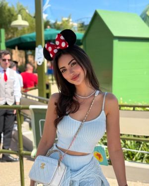 نور الغندور... صيف جريء بأناقة متجدّدة