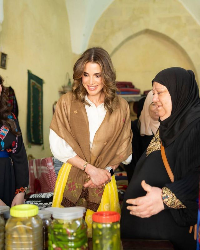 اطلالة الملكة رانيا 