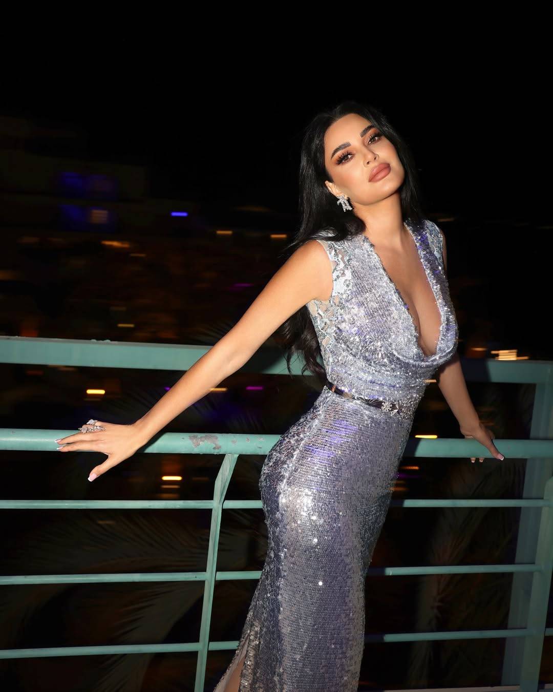 تفاصيل اطلالة سيرين عبد النور بأسلوب براق من طوني ورد 