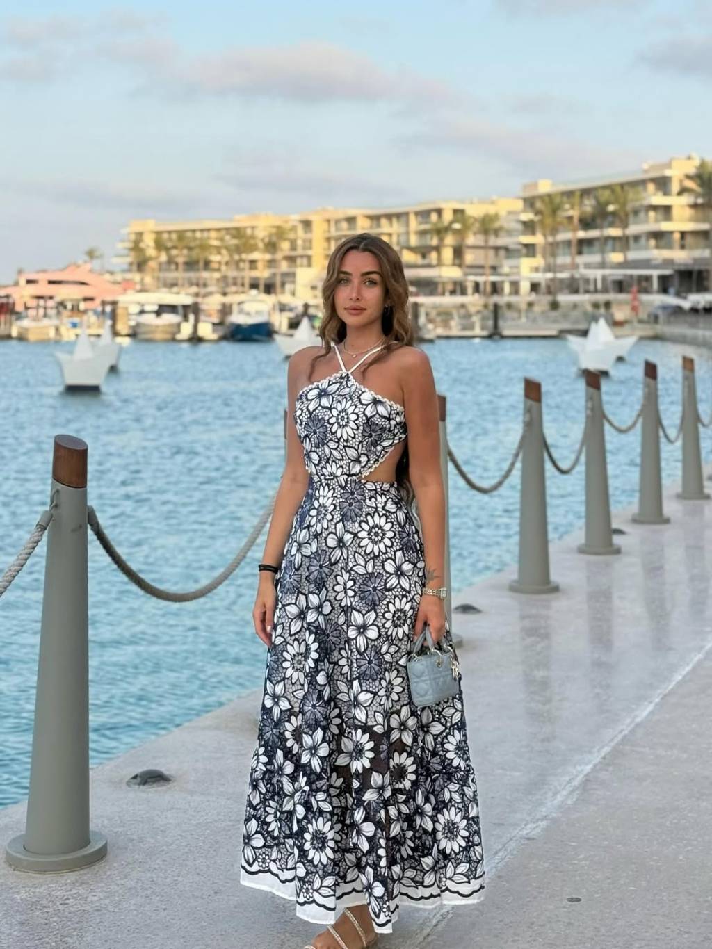 هنا الزاهد بـ